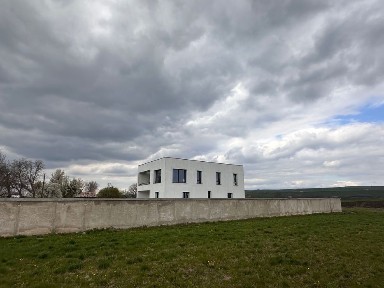 PROPRIETATE DE INVESTIȚIE CASA+ 2 Ha de teren deschidere 60metri la drum