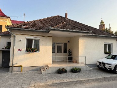 Casă ultracentrală în Satu Mare - curte proprie
