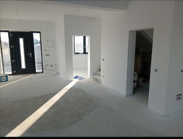 Casă de vânzare în Satu Mare pe drumul ce duce spre comuna Lazuri
