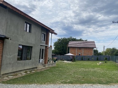 Vand casa com turcinesti sat horezu