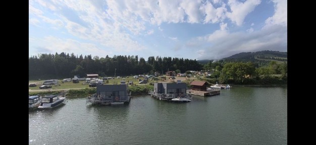 Casa de vacanță plutitoare de Vânzare pe Lacul Bicaz