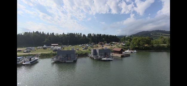 Casa de vacanță plutitoare de Vânzare pe Lacul Bicaz