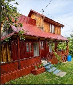 Vând casă de vacanță la Văratec! Oază de liniște cu teren generos.