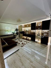 Apartament cu 3 camere+garaj auto