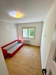 Pers. Fizică /Vând ap. 3 camere decomandate et.2, Decebal / Aluminei