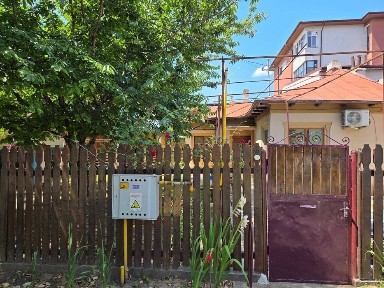 Teren de vanzare cu casa Km 4 300m2