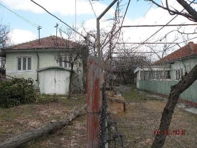 Proprietate cu 2 Case și 2800 mp (ideală pentru 2 familii) situată în Poșta Câlnău, 10 km. de Buzău.