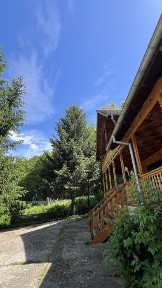 Cabana / Pensiune / Vila retrasa cu ciubar la munte Gura Teghii Varlaam Buzau 6 camere 4 bai 300mp 1800mp teren renovata integral