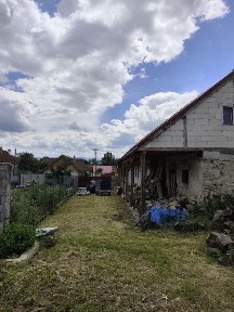 Casă în sat Grid, jud. Brașov - 900 mp teren ( curent canalizare apa curentă ) asfalt până la poartă