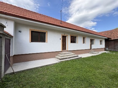 Casa sinca noua situata la DN 73 in centrul comunei