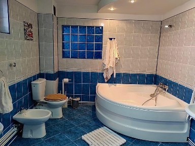 Vand casa 6 camere in Brasov, str. de Mijloc