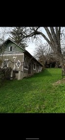 De vânzare două case și 5000 mp teren