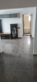 Vând Apartament cu 3 camere renovat - decomandat