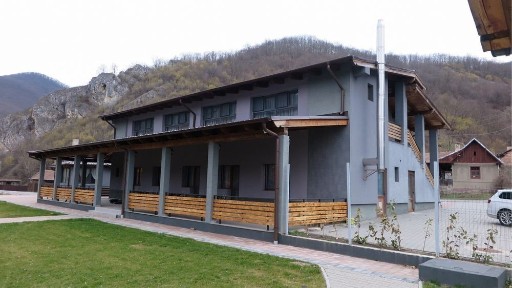 Închiriere Cabana Piatra Buru - 15 dormitoare | până la 29 persoane