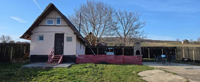 Inchiriez proprietate privata 750 m cu cabana