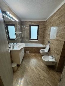 Apartament 2 camere, bloc nou, zona Centrala, loc de parcare