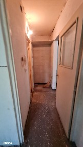 Obcini-La intrare-Apartament 2 camere, et.1, 2 balcoane, pret 62000E.
