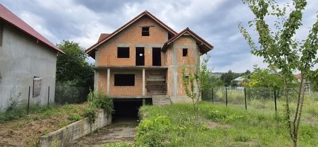 Măgura Farbe, vilă cărămidă la roșu