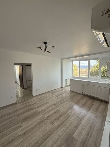 Apartament 3 camere de vanzare