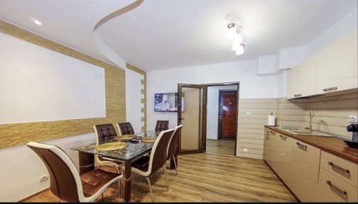Vand apartament zona foarte buna! IC. Frimu la R-uri