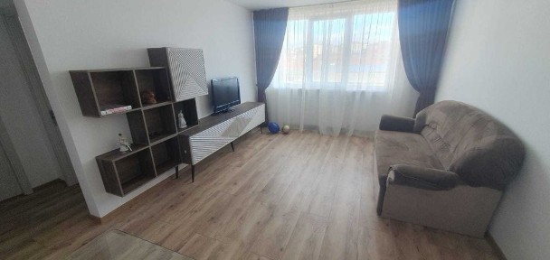Închiriez apartament cu două camere