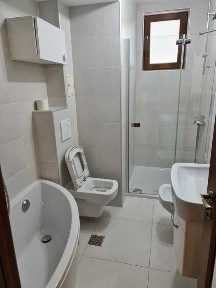Inchiriez apartament 3camere Precista în bloc nou