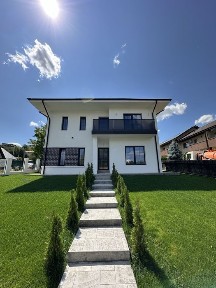 Persoana fizica vand casă individuala cu etaj