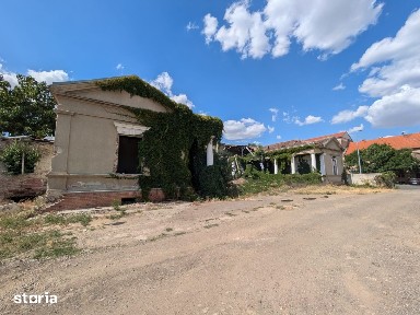De vânzare teren 1.714 mp cu clădire monument istoric