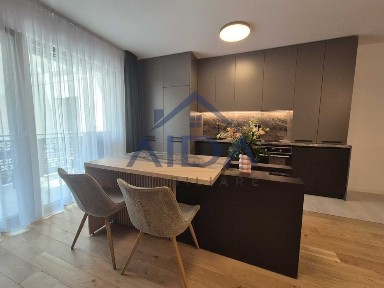 Apartament cu 3 camere, complexul Monarch Residence, parcare, centru
