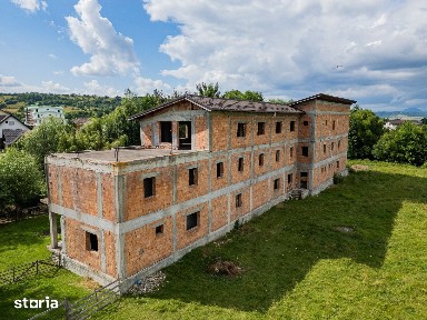 Vand casă cu suprafata de 1025mp, 2 etaje S+P+2, teren de 2000 mp