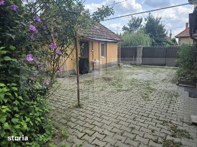 Casa cu doua corpuri, 63 mp, zona Chinari