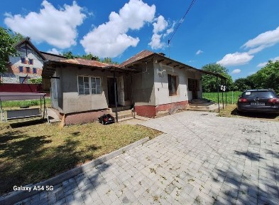 Vând casa sau schimb cu apartament 2/3 camere