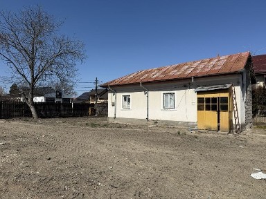 Teren + Casa in centrul Orasului Titu 800MP