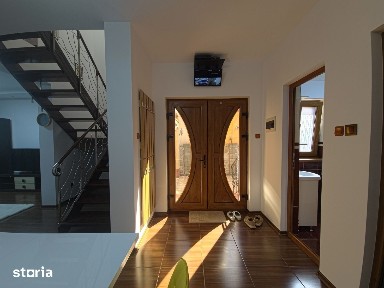 Cumpana casa 3 camere cu garaj si curte termen lung