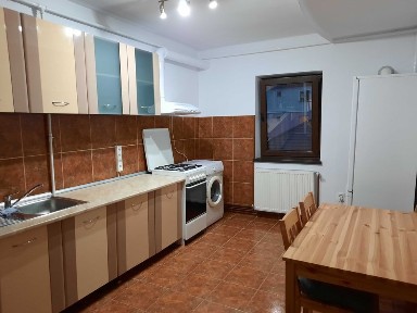 Inchiriez apartament cu 2 camere