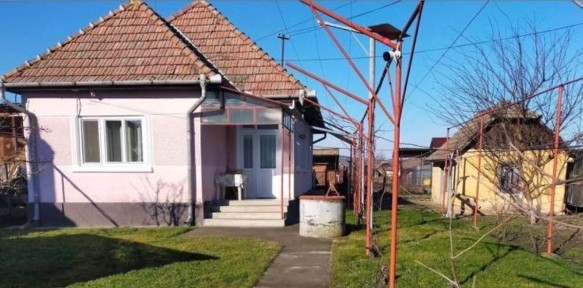 Vând sau schimb casă în Cristești
