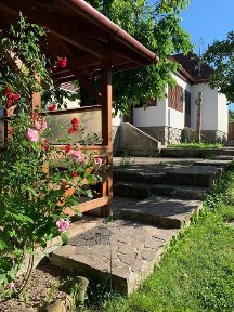 Casa - garaj - curte