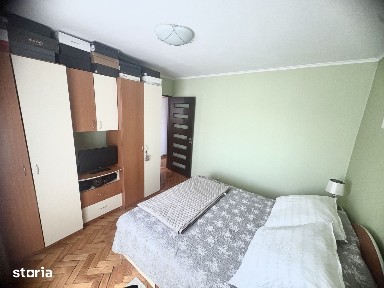 Apartament cu trei camere de vânzare, renovat complet, central