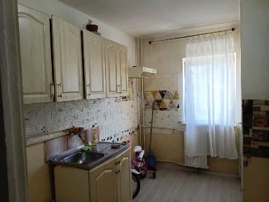 Narcisa (Sf. Dumitru) stradal semidecomandat 56mp etaj 3 din 4
