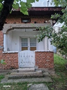Vand casa cu teren