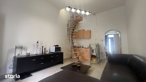 Apartament la casă + spațiu comercial, zonă ultracentrală - Piața Mică