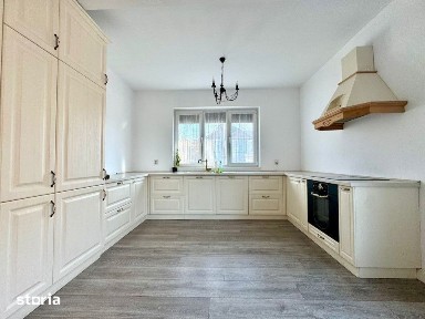 Apartament la casa, 4 camere, 120 mp, terasa 20 mp, garaj 60 mp, curte