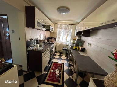 Chirie apartament 2 camere, et.1, central (langa spitalul municipal)