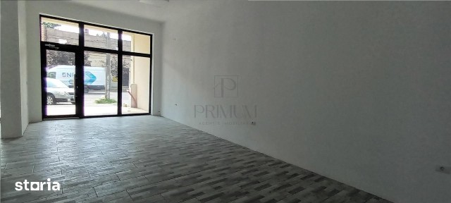 Spatiu Comercial cu 3 usi din sticla si vitrine mari - Elisabetin