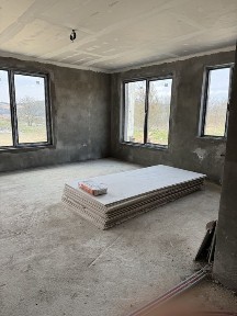 vand casa la gri binderbubi medias