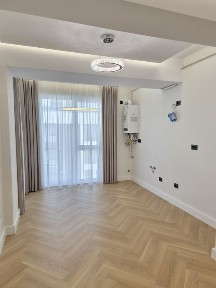 Vând apartament cu trei camere finisat