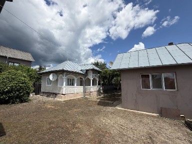 Casa de vanzare in Decindeni - teren 1648 mp, deschidere 22 m la strada principala! Stop! Oferta!