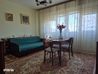 Apartament 3 camere de vanzare, etaj intermediar - Podu Ros