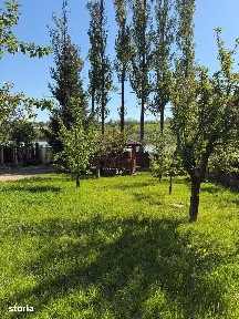 Casă pe malul lacului Ezareni + 1.000 mp teren+ Livadă pomi fructiferi
