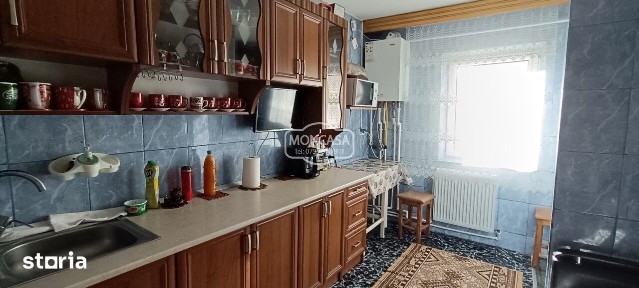 Apartament 3 camere zona Scoala 11, pe mijloc, S- 64 mp